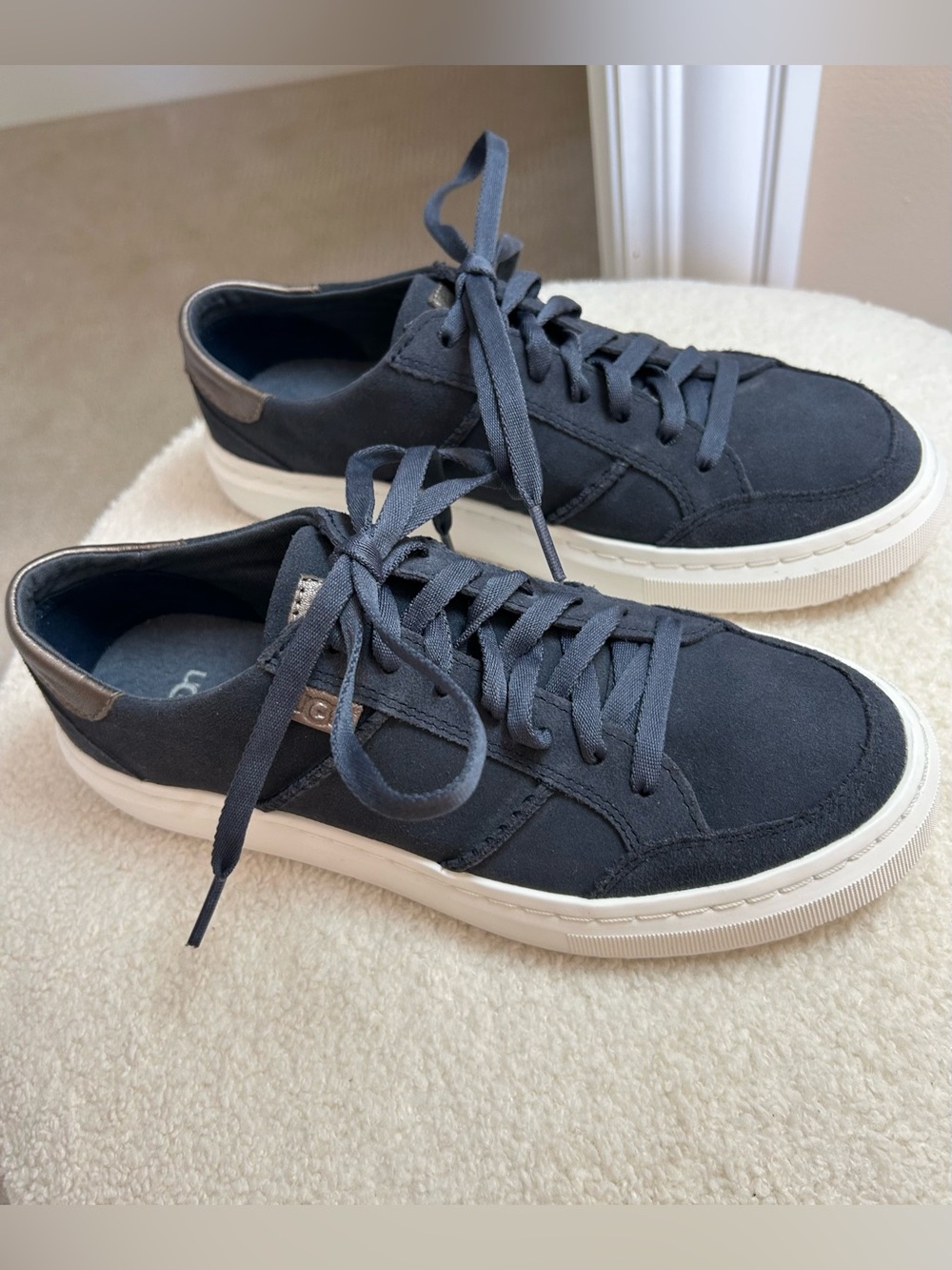 Ugg Suede and Canvas Alameda Sneaker Size 7 Navy - Picture 5 of 12
